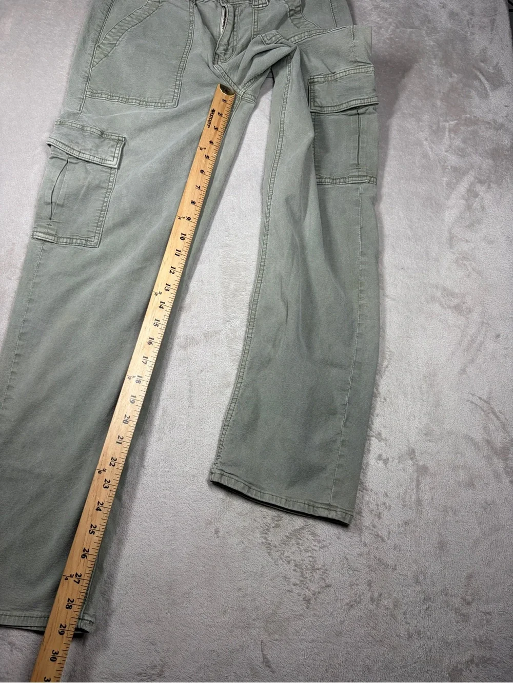 American Eagle Stretch Faded Green Straight Leg Cargo Pants Size 6 - Picture 9 of 17